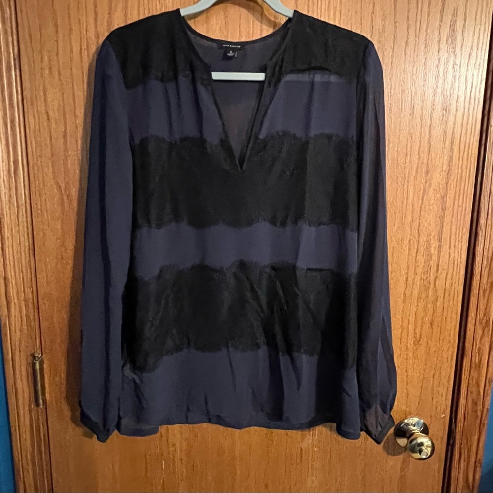 Ann Taylor Women's Lace Sheer V Neck Longsleeve Top Size Medium Black & Navy